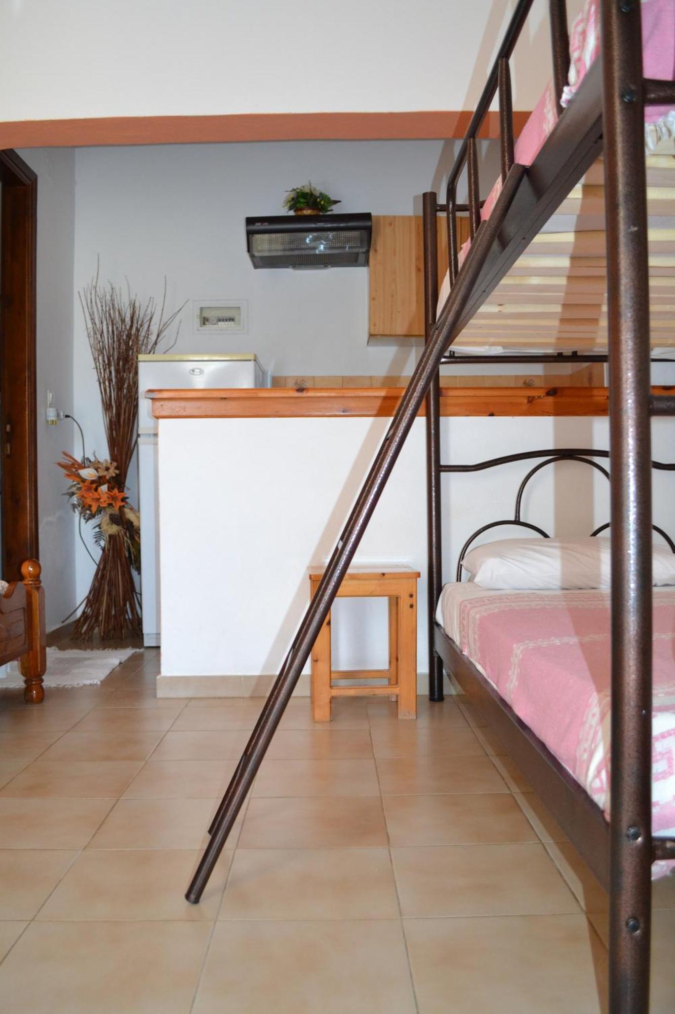 Salvanos Residence Ypsos Rum bild